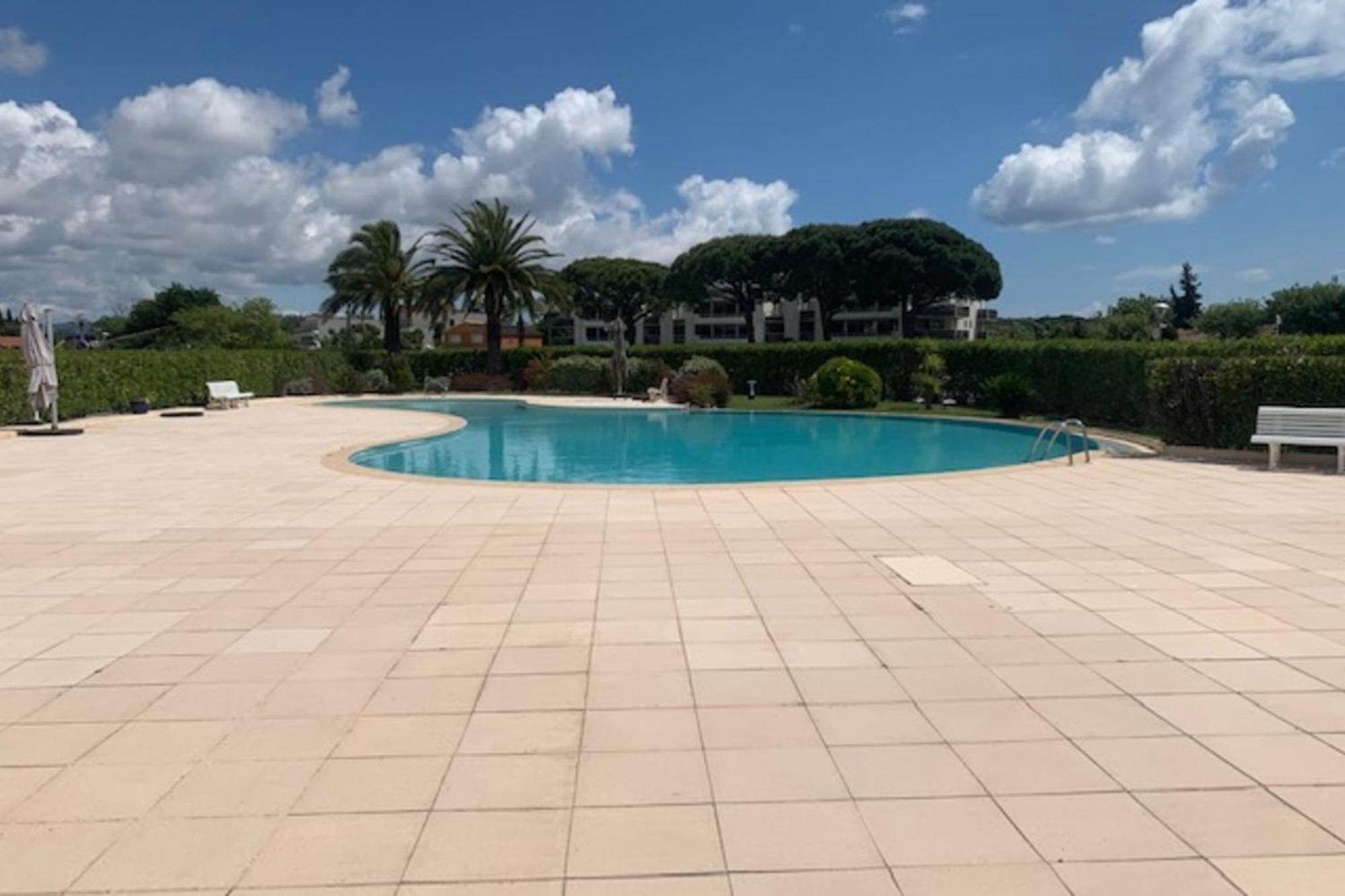 Spacious Apartment With Pool Located In The Marina Of Mandelieu Exteriér fotografie