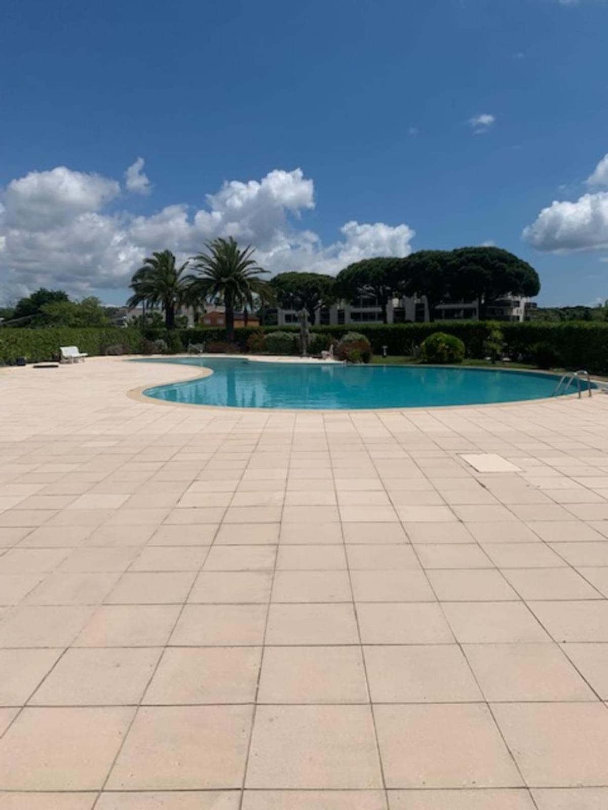 Spacious Apartment With Pool Located In The Marina Of Mandelieu Exteriér fotografie